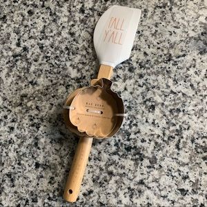 Rae Dunn Fall Y’all Spatula/Cookie Cutter Set